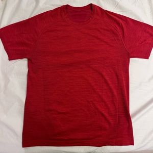 Men’s lululemon exercise shirt